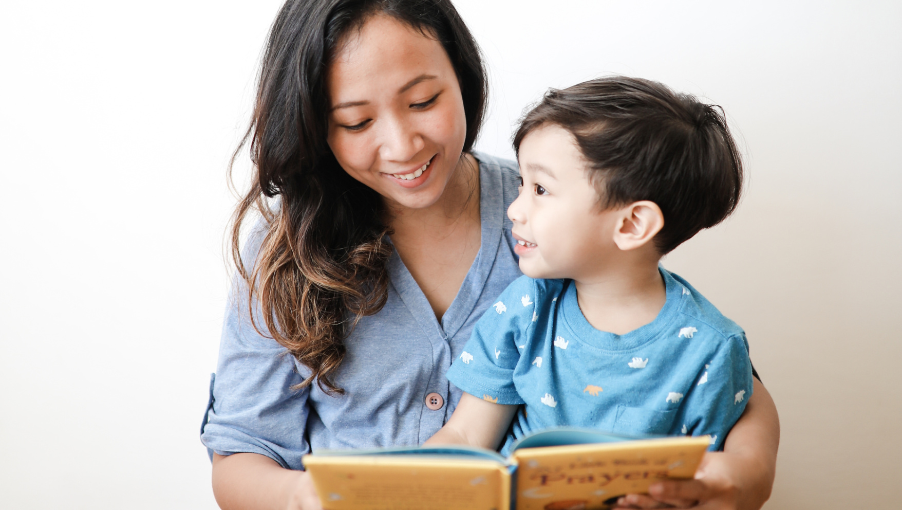 Manfaat membacakan cerita